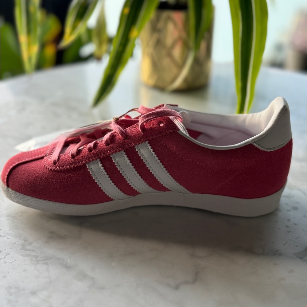 BNIB adidas gazelle size 5 women’s